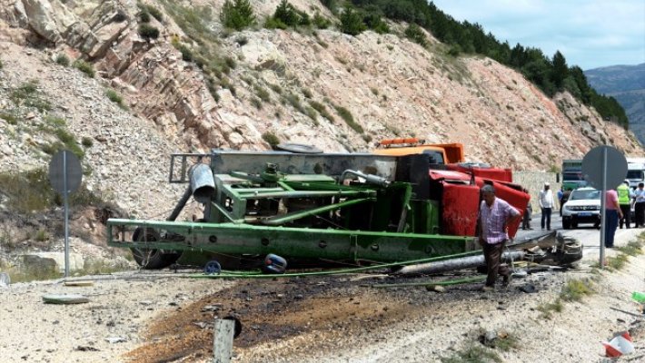 Sondaj Makinesi Devrildi: 2 Yaralı