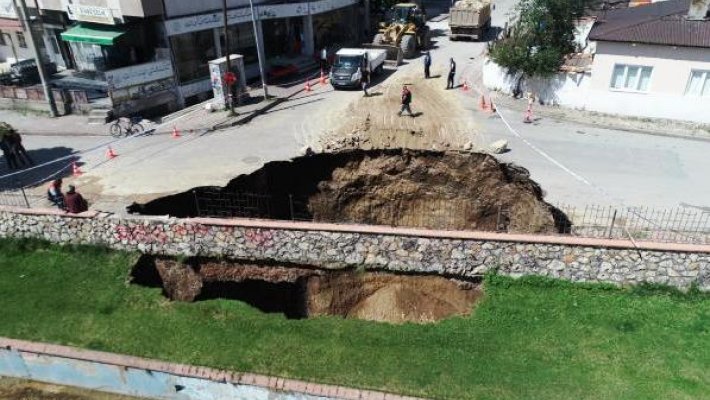 Sondaj çalışması sırasında yol çöktü