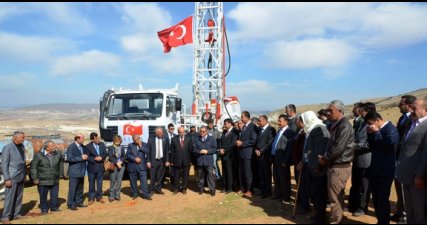 Özel İdare Kilis’te Yeni Sondaj Makinesiyle Çalışmaya Başladı