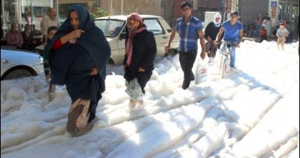 Sondaj Köpüğü Sokakları Beyaza Bürüdü